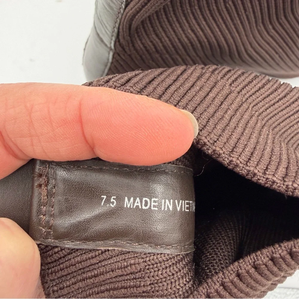 NEW Everlane Dark Brown Knit The Glove Heel Boot in Size 7.5